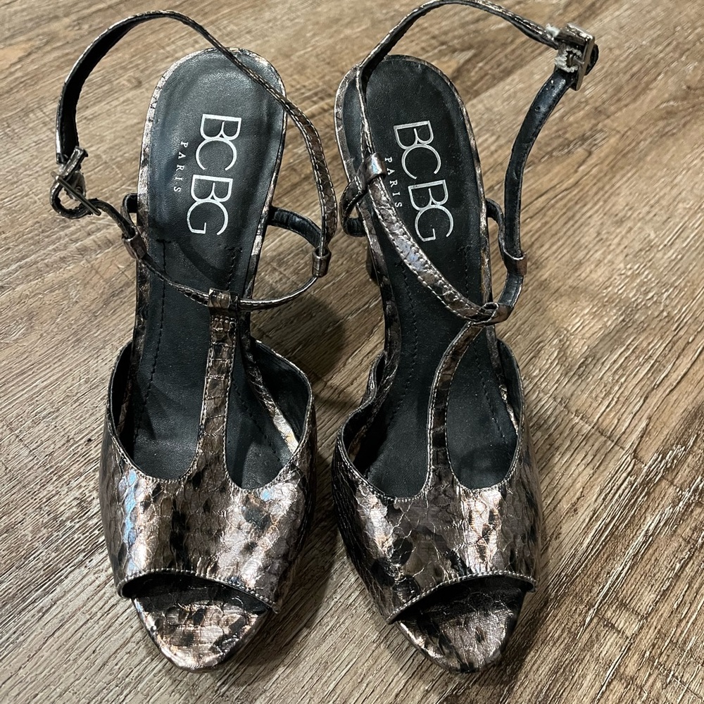 EUC BCBG faux snakeskin and patent leather heels size 7.5 women’s